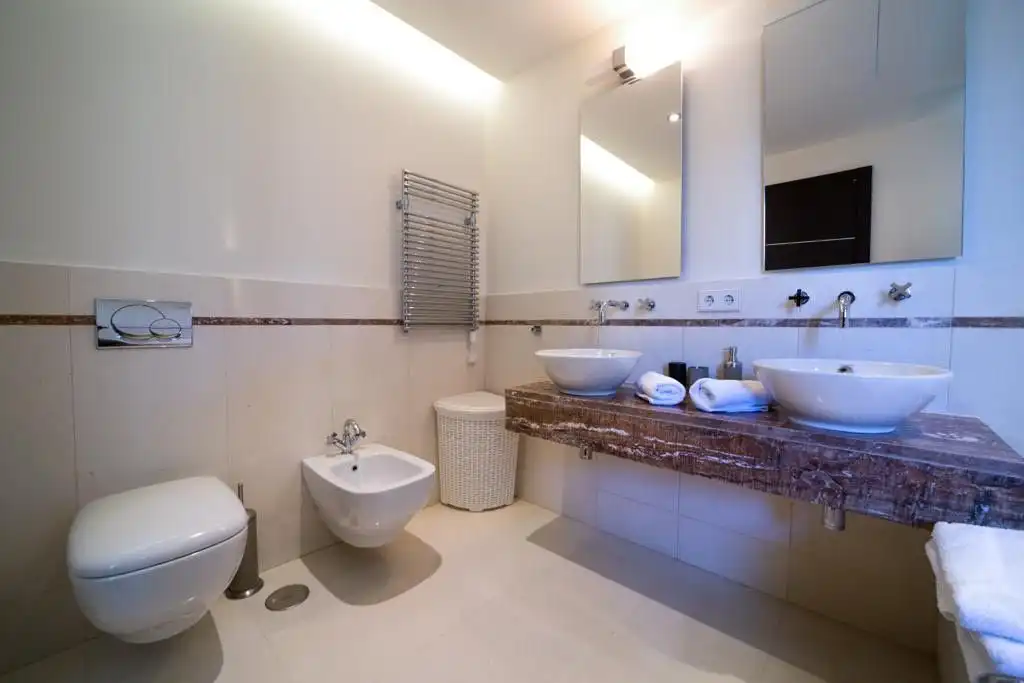 Baño de Casa o chalet de alquiler en Marbella con Aire acondicionado, Jardín privado y Terraza