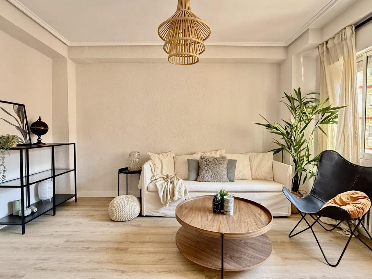 Sala d'estar de Pis en venda en  Zaragoza Capital amb Calefacció i Balcó