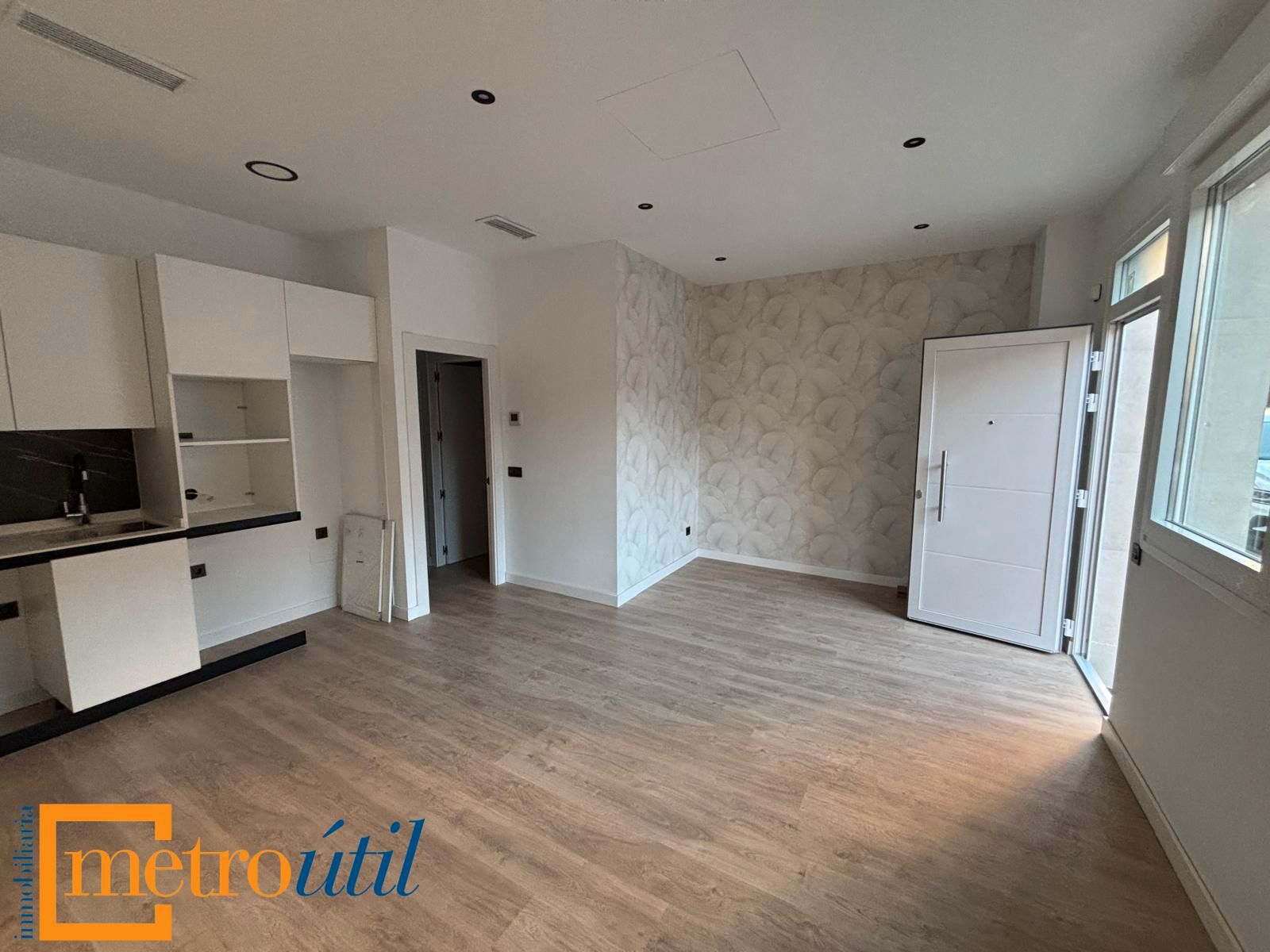 Sala d'estar de Estudi en venda en Salamanca Capital amb Aire condicionat, Calefacció i Parquet