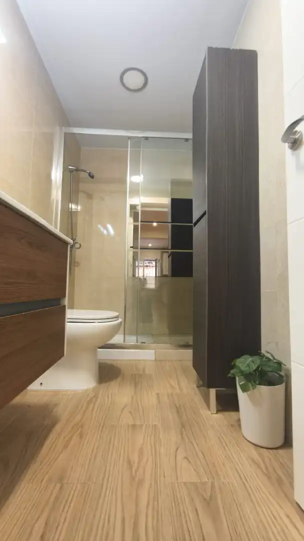 Bany de Pis de lloguer en Avilés amb Calefacció, Parquet i Moblat