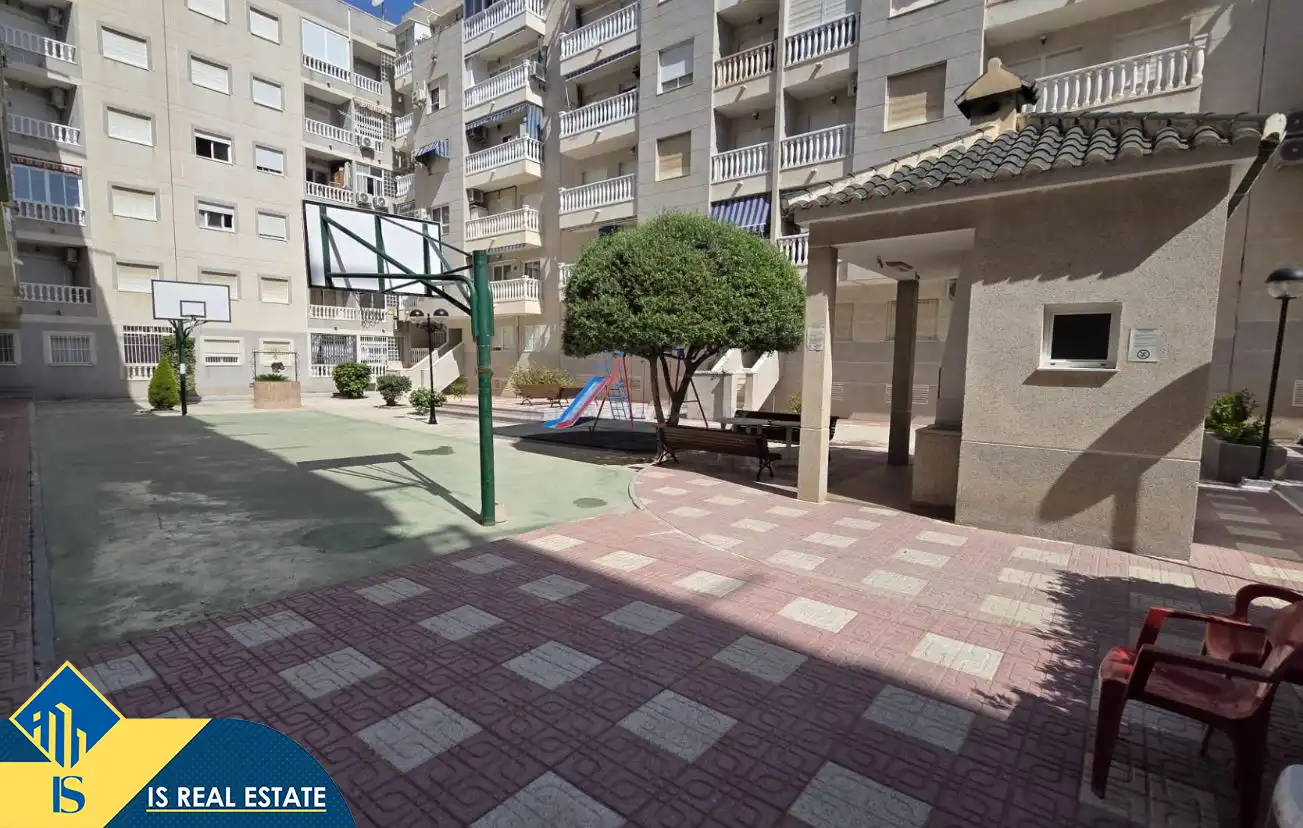 Vista exterior de Estudi en venda en Torrevieja amb Aire condicionat, Calefacció i Terrassa