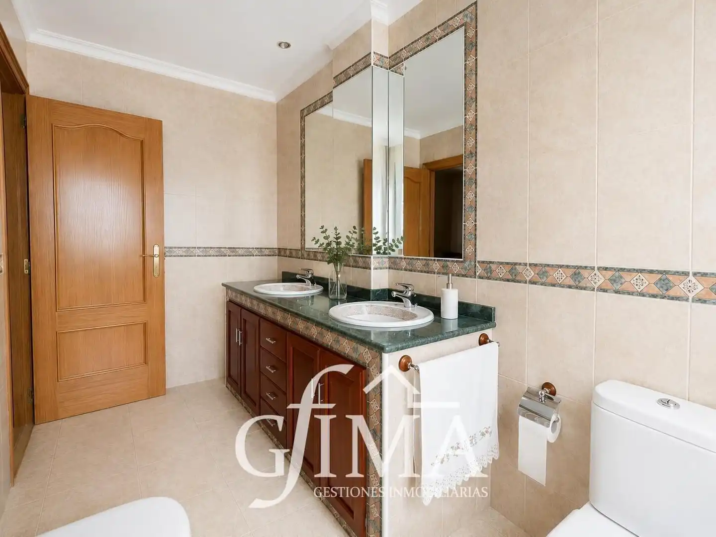 Baño de Casa o chalet en venta en Tomelloso con Calefacción, Jardín privado y Terraza
