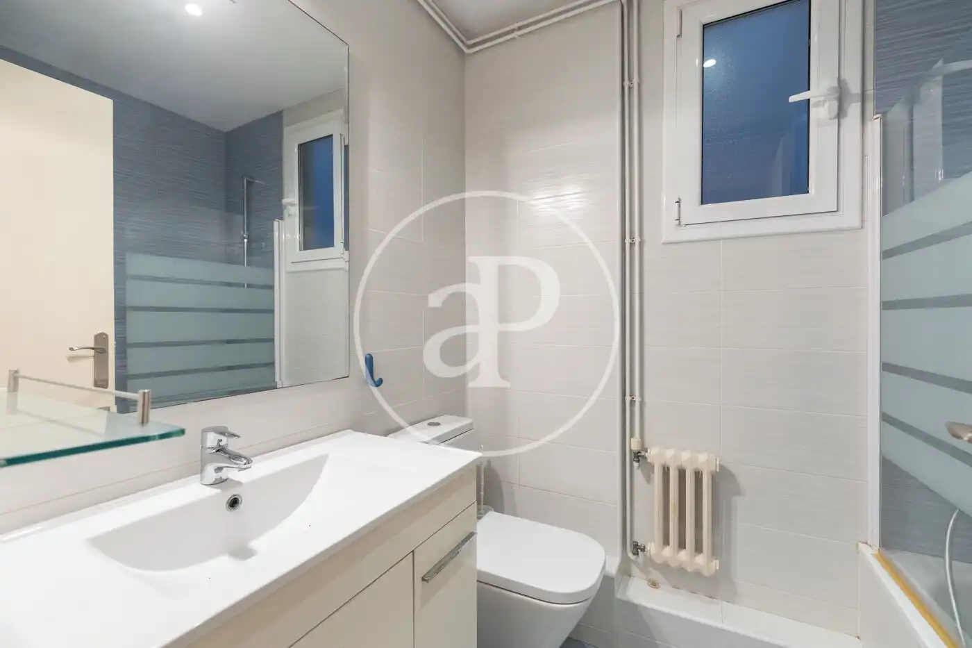 Baño de Piso en venta en Barcelona con Aire acondicionado, Calefacción y Terraza