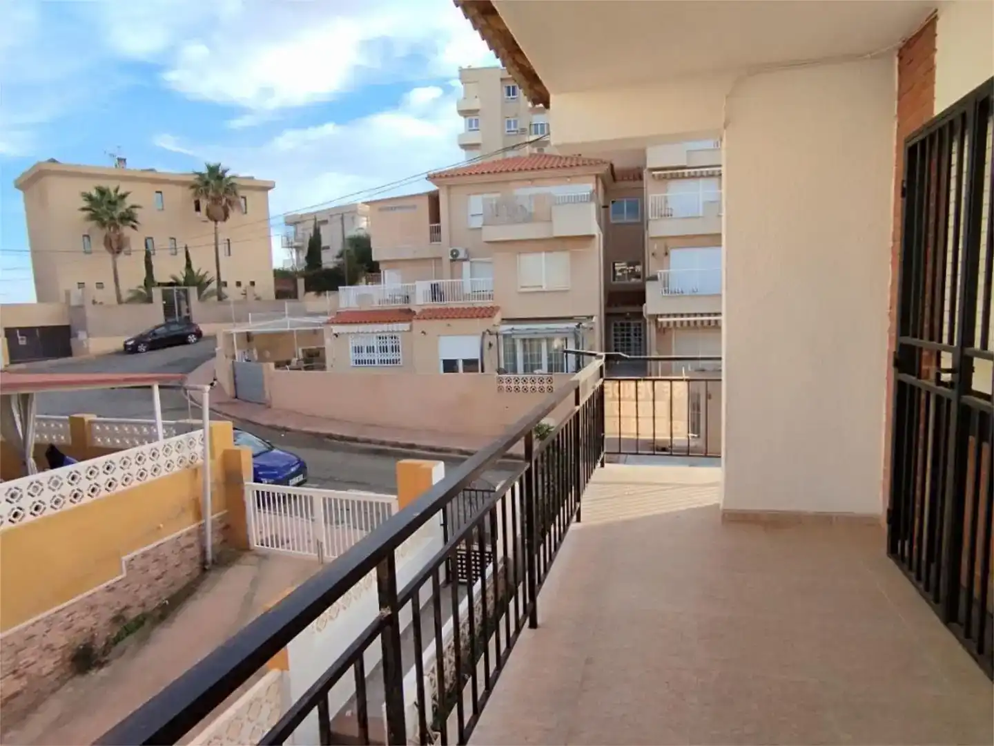Vista exterior de Casa adosada en venda en Águilas amb Aire condicionat i Balcó