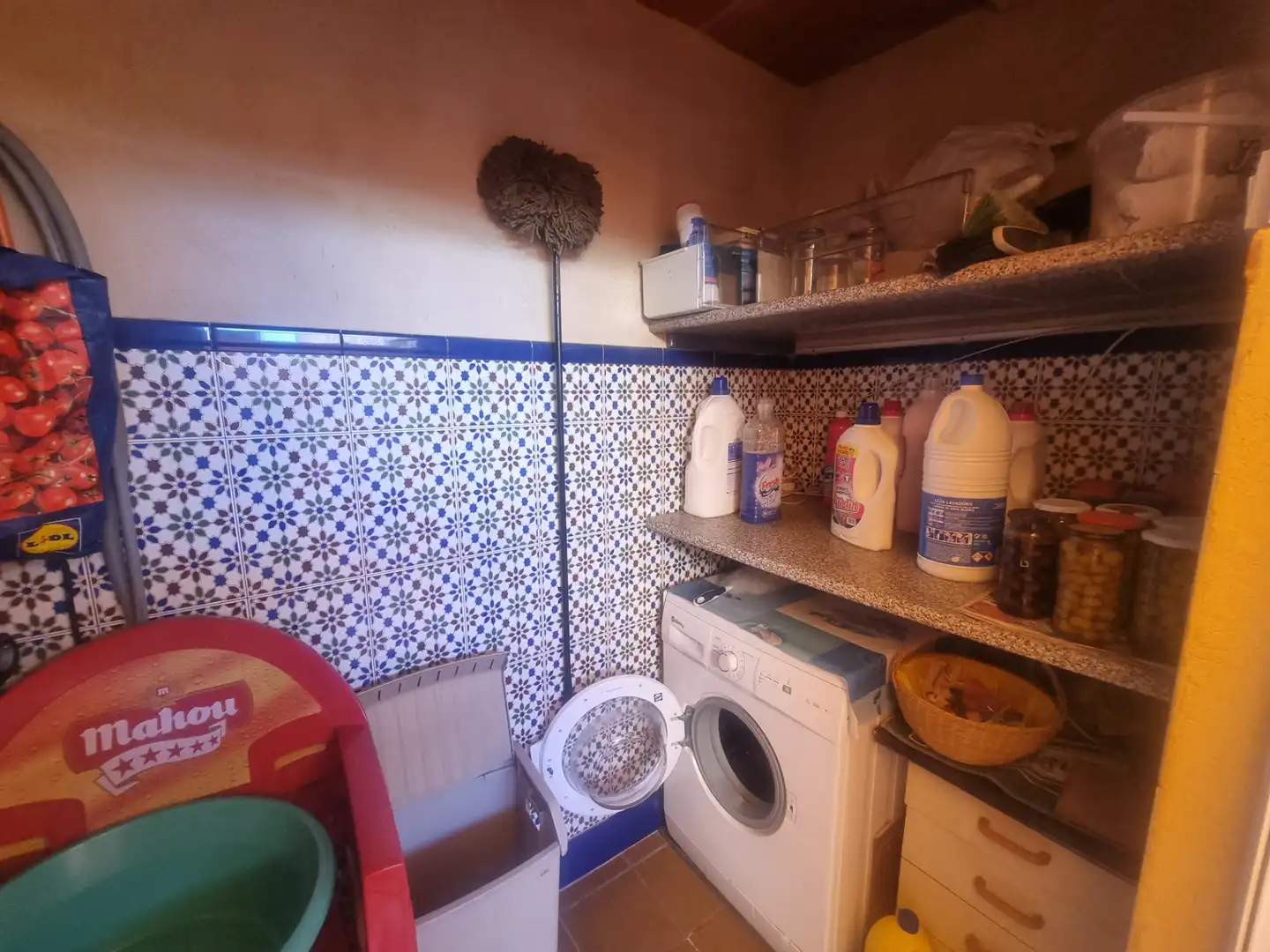 Cuina de Casa o xalet en venda en Almería amb Aire condicionat, Calefacció i Jardí privat