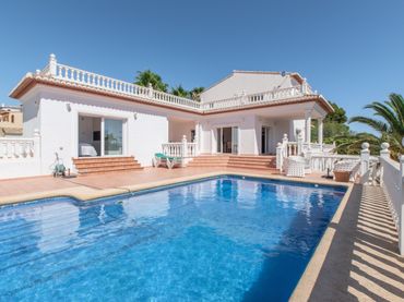 Villa con piscina in vendita a La Empedrola