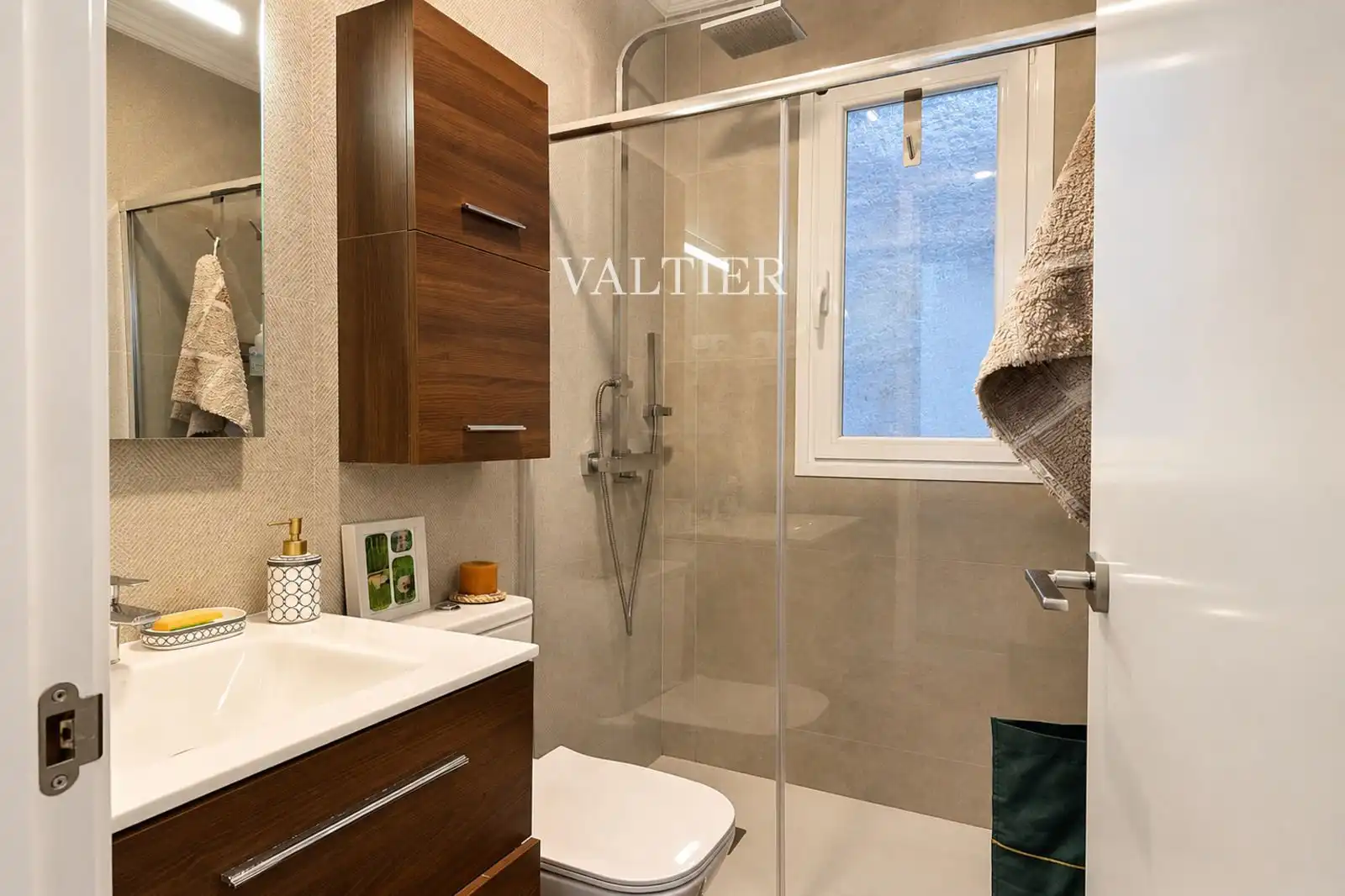 Baño de Piso de alquiler en Madrid con Aire acondicionado