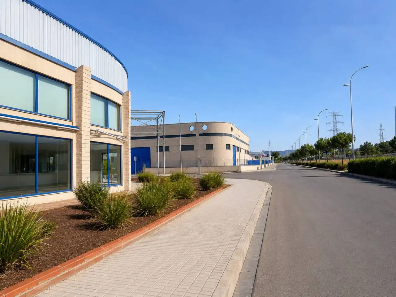 Vista exterior de Nave industrial de alquiler en Gandia con Calefacción y Alarma