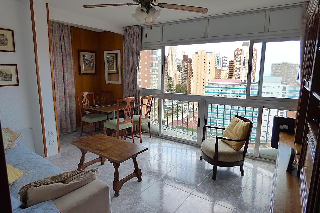 Sala d'estar de Apartament en venda en Benidorm amb Jardí privat, Terrassa i Piscina
