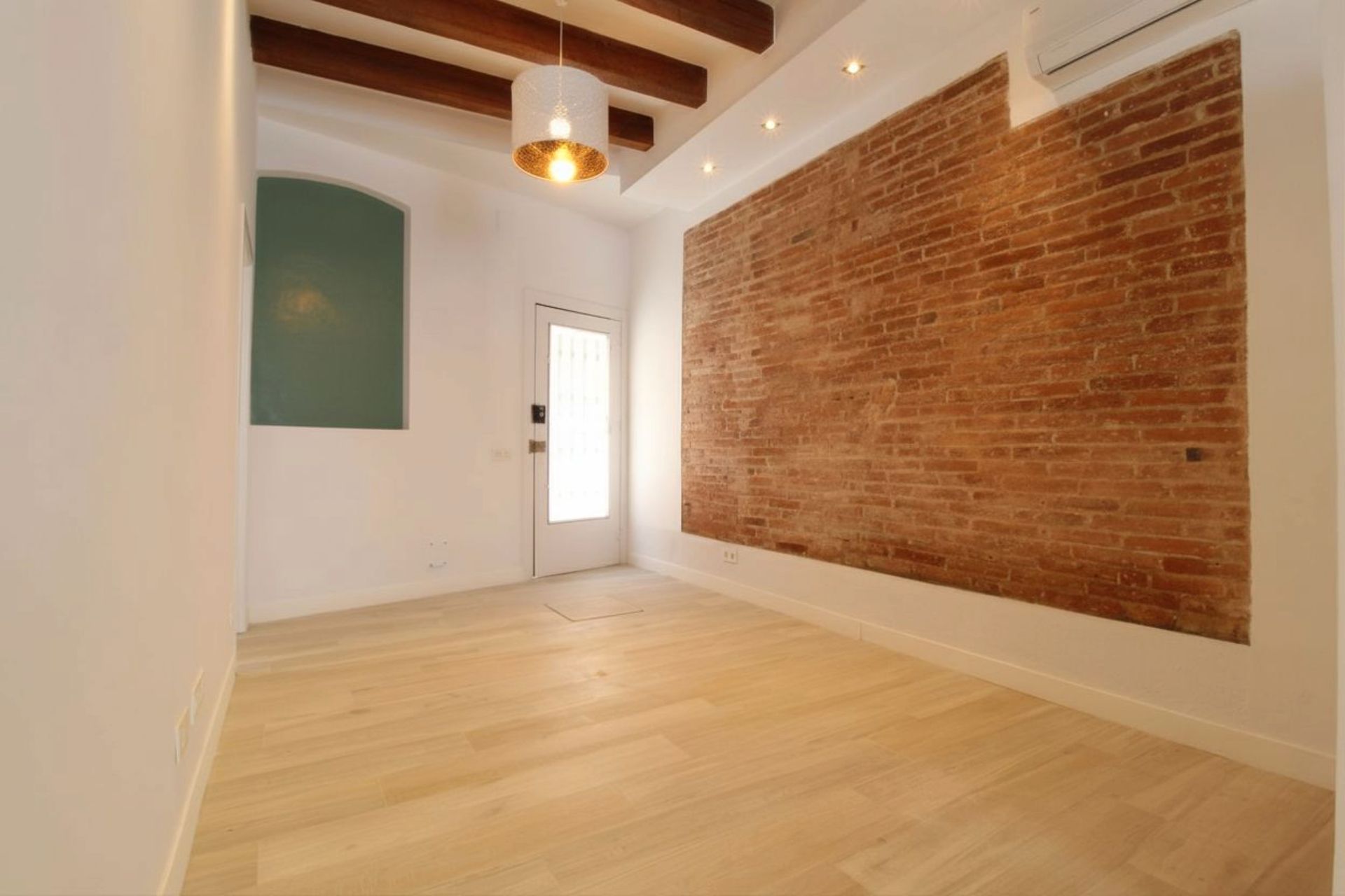 Planta baja en venta en  Barcelona Capital con Aire acondicionado, Calefacción y Horno