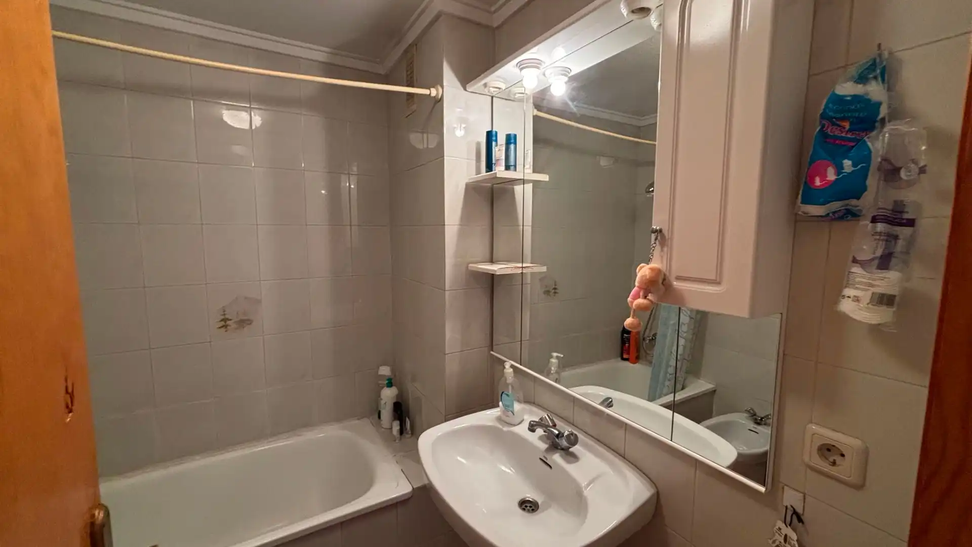 Bathroom of Apartments for sale in Torrevieja  with Terrace, Furnished and Oven