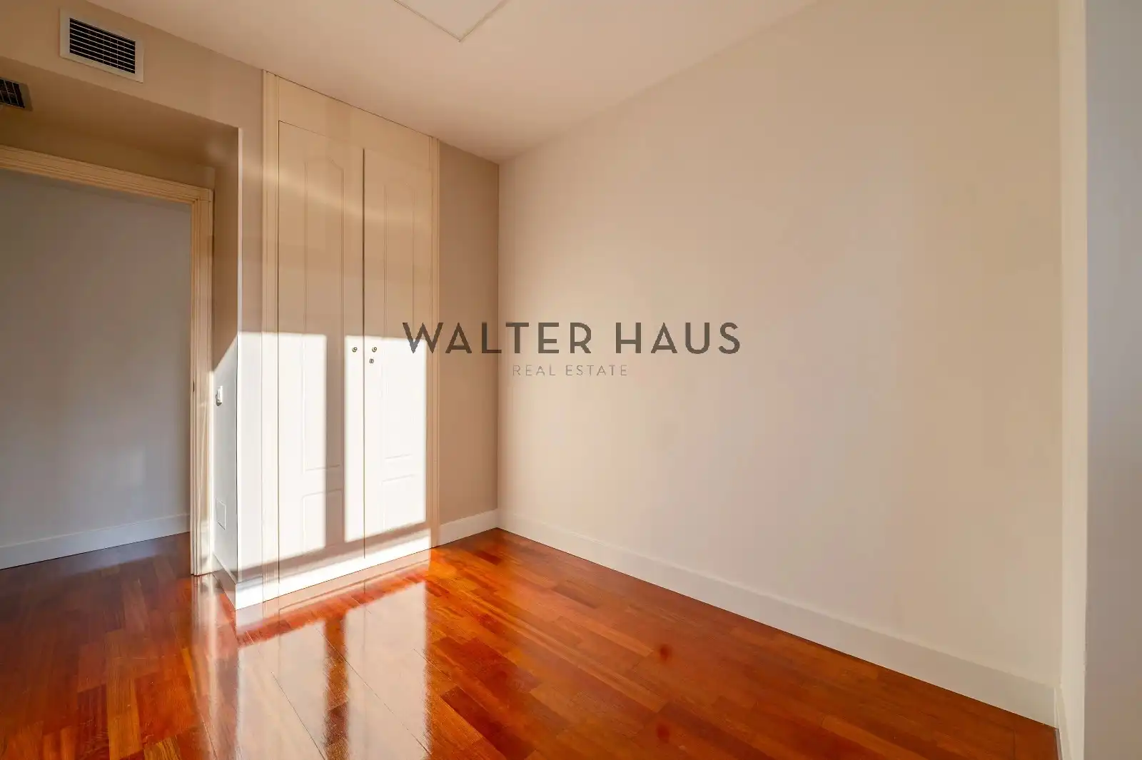Schlafzimmer von Wohnung mieten mit Kaufoption in Madrid mit Klimaanlage, Heizung und Schwimmbad