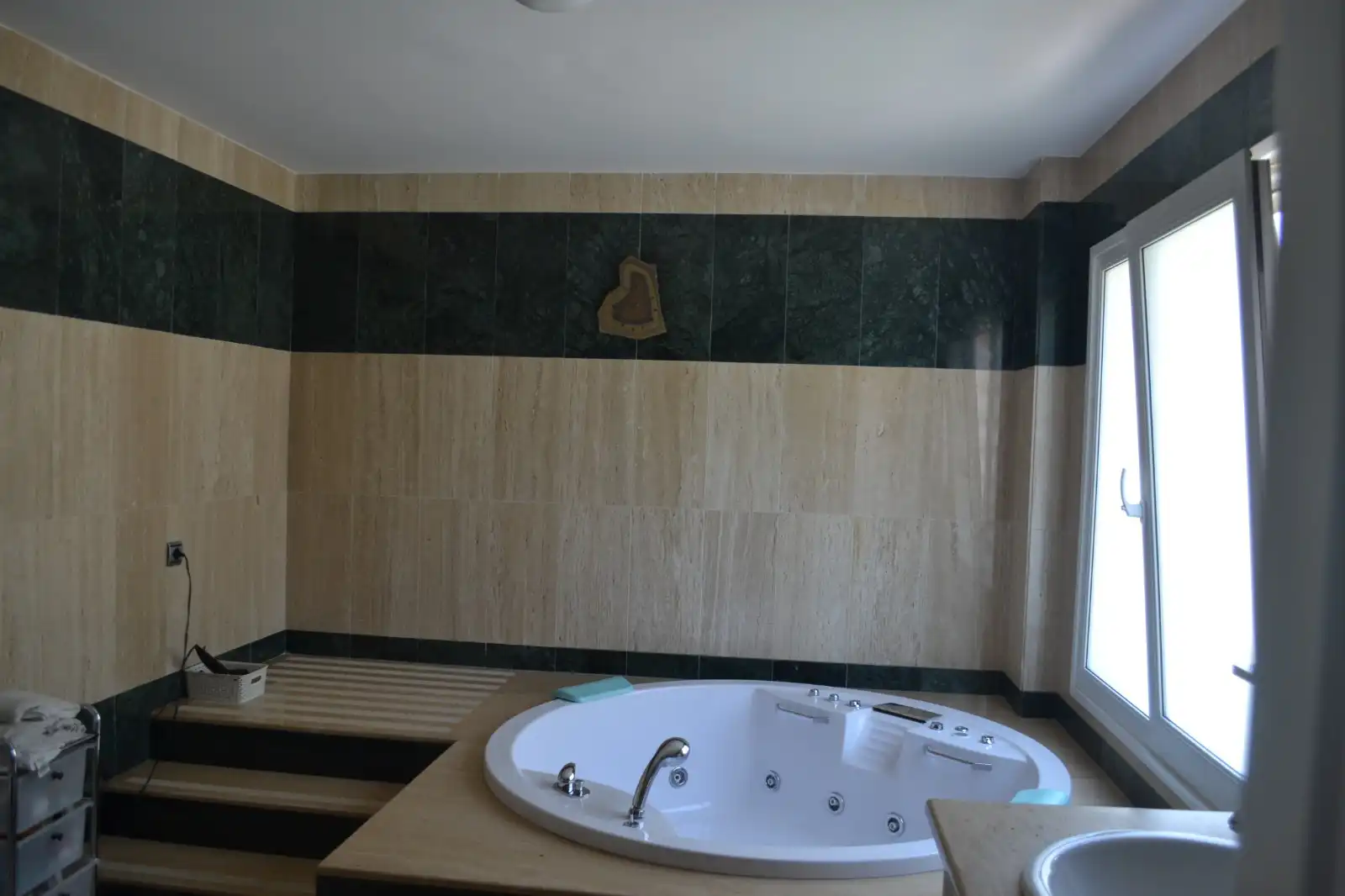 Bany de Casa o xalet en venda en Alhaurín de la Torre amb Aire condicionat, Calefacció i Jardí privat
