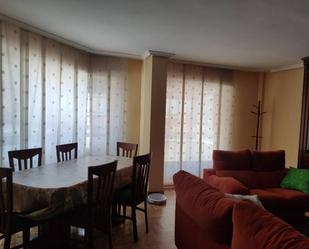 Menjador de Pis en venda en León Capital  amb Parquet, Terrassa i Traster