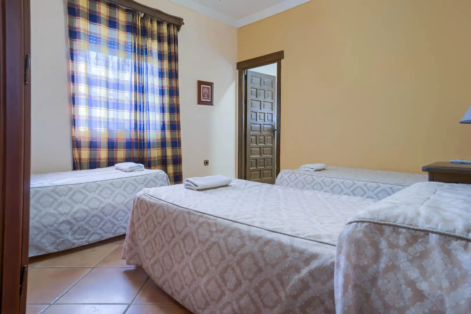 Habitación de Casa o chalet en venta en Sanlúcar la Mayor con Aire acondicionado, Calefacción y Jardín privado