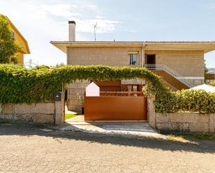 Vista exterior de Casa o xalet en venda en O Porriño   amb Calefacció, Terrassa i Traster