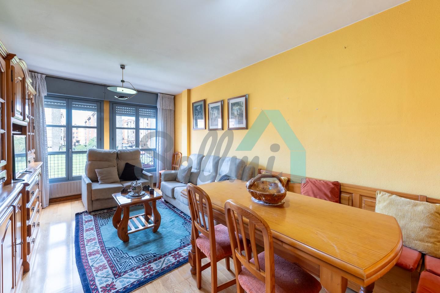 Sala d'estar de Pis en venda en Siero amb Calefacció i Parquet