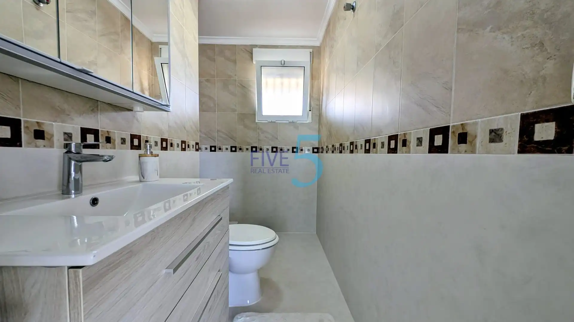 Bathroom of Flat for sale in Orihuela  with Air Conditioner, Heating and Storage room
