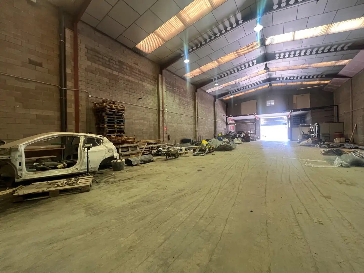 Parkplatz von Fabrikhallen zum Verkauf in Tarragona mit Alarm