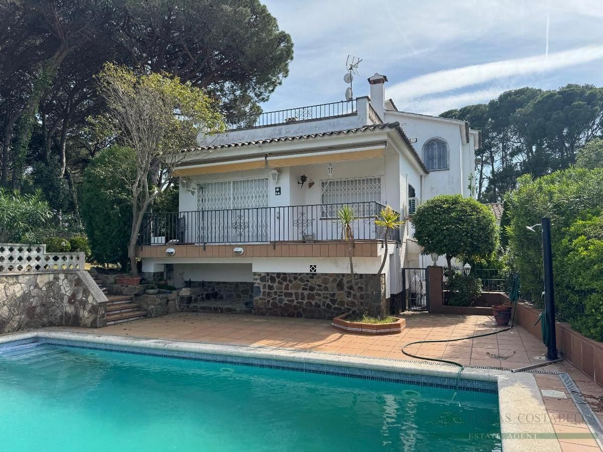 Vista exterior de Casa o xalet en venda en Sant Feliu de Guíxols amb Aire condicionat, Calefacció i Terrassa