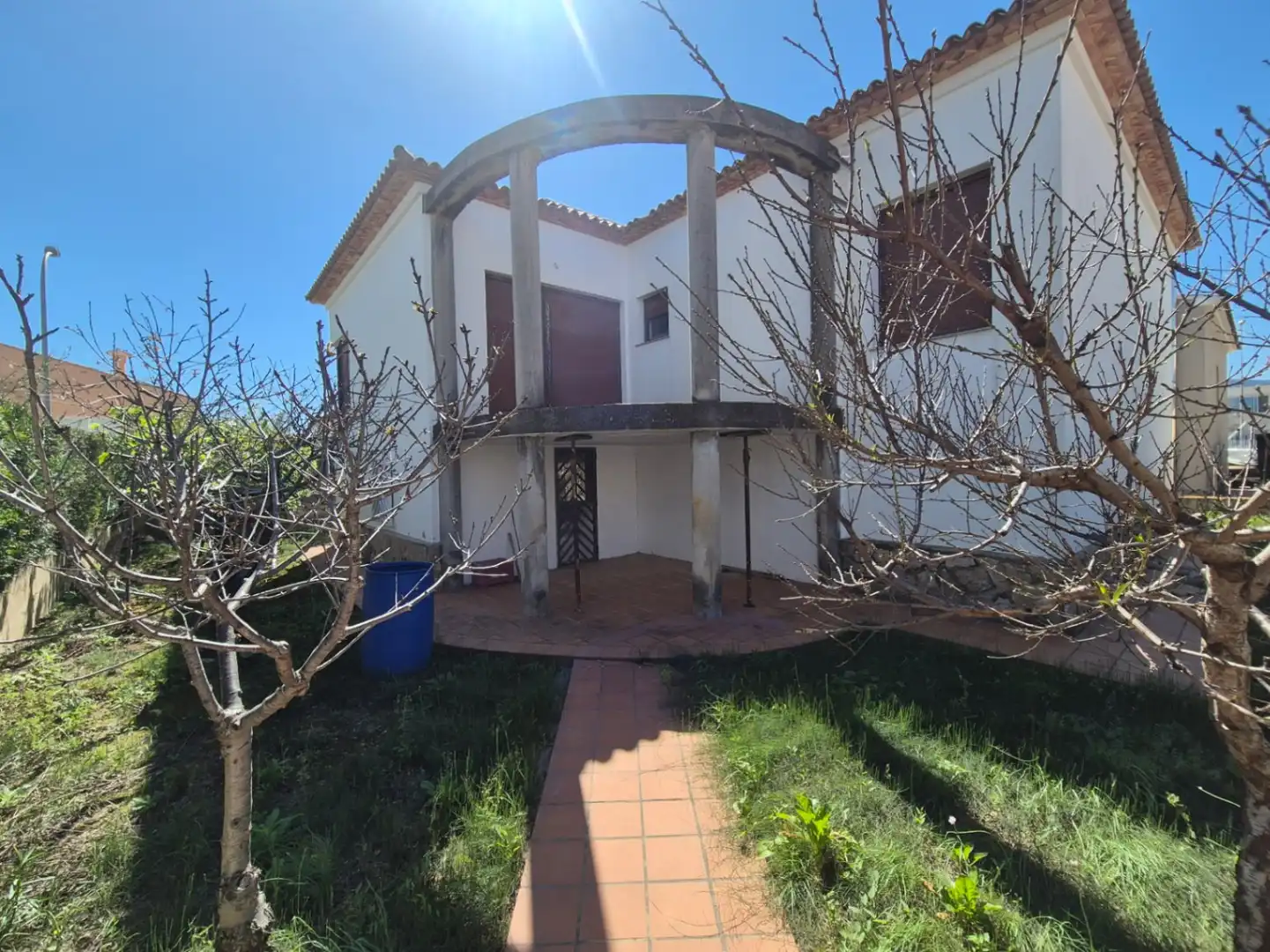 Vista exterior de Casa o xalet en venda en Oliva amb Jardí privat i Terrassa