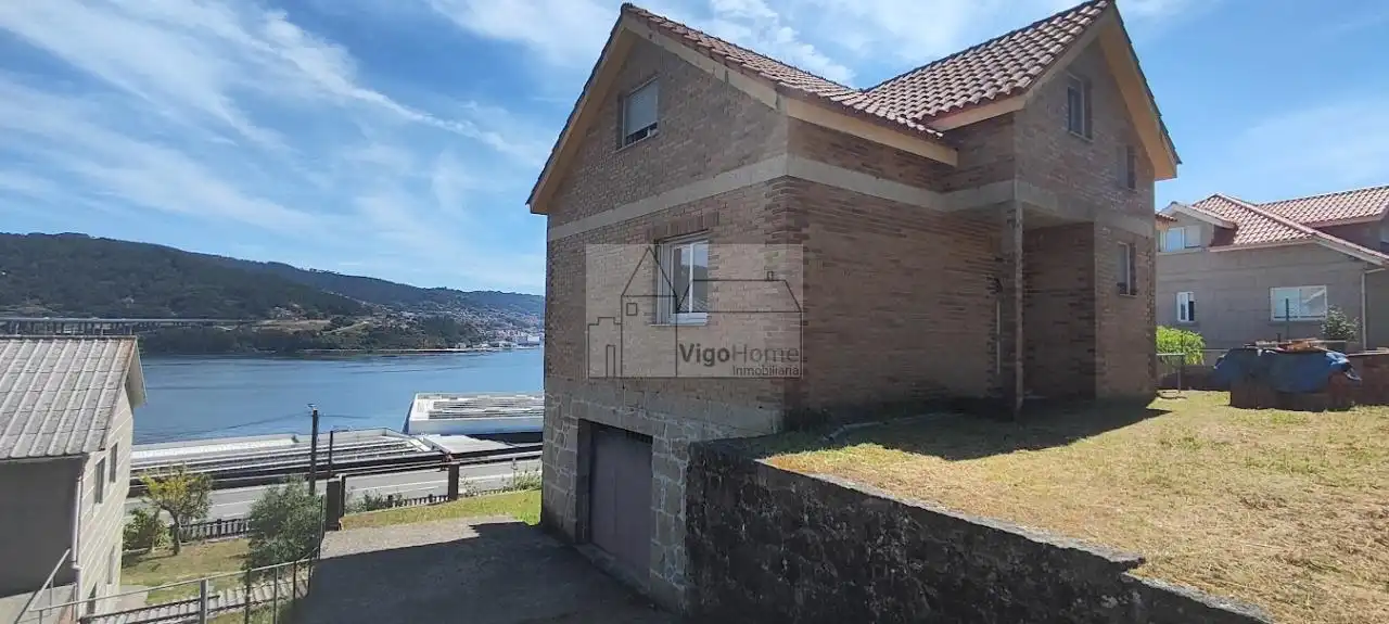 Vista exterior de Casa o xalet en venda en Moaña amb Jardí privat i Terrassa
