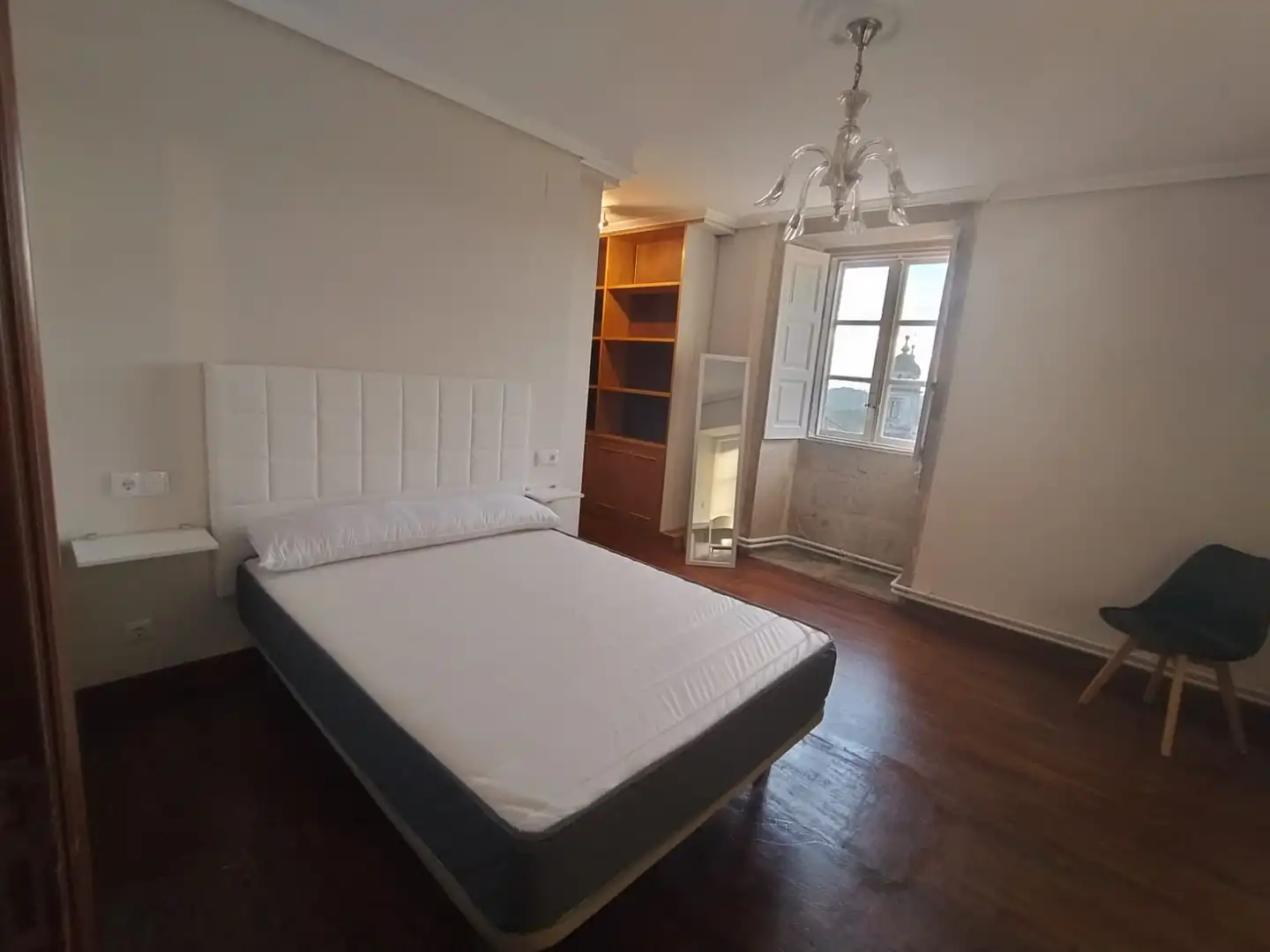 Habitación de Piso para compartir en Santiago de Compostela  con Calefacción, Parquet y Amueblado