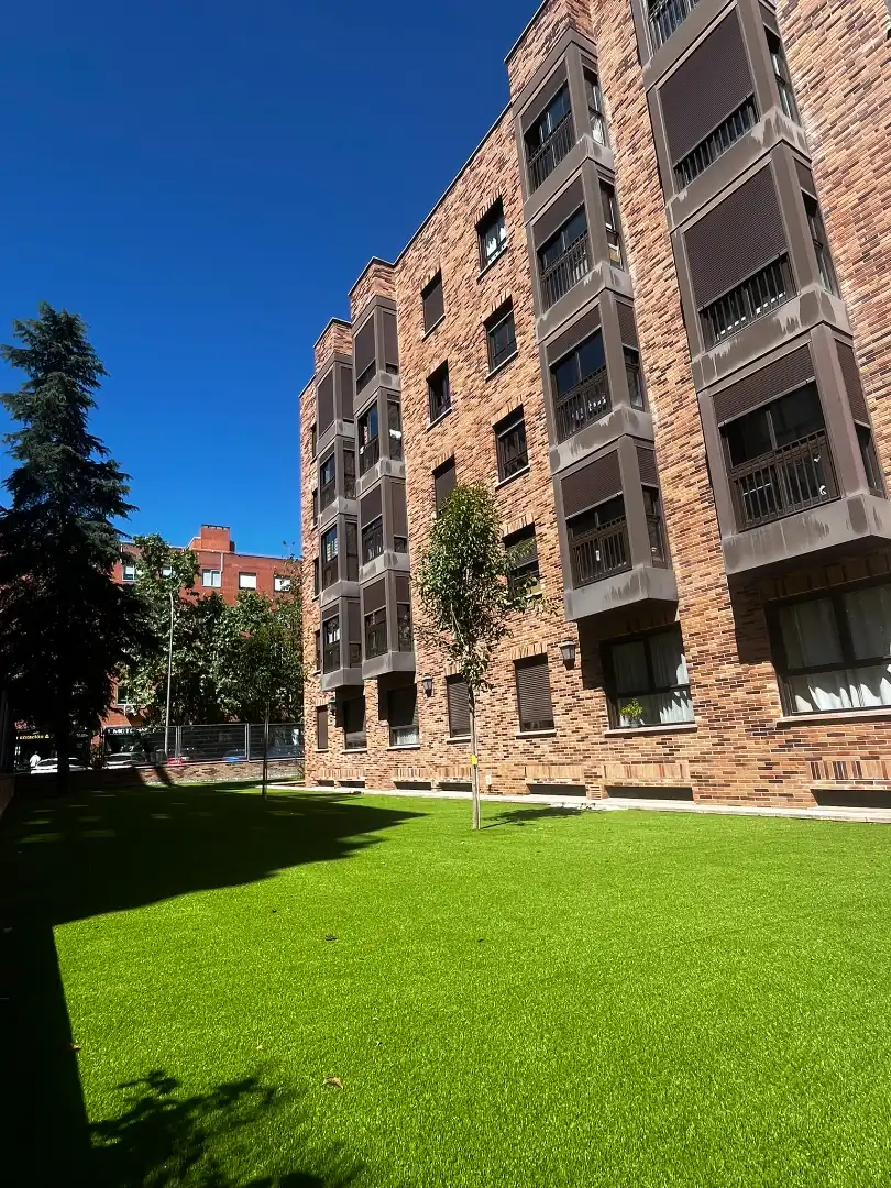 Vista exterior de Piso de alquiler en Madrid con Aire acondicionado, Calefacción y Horno