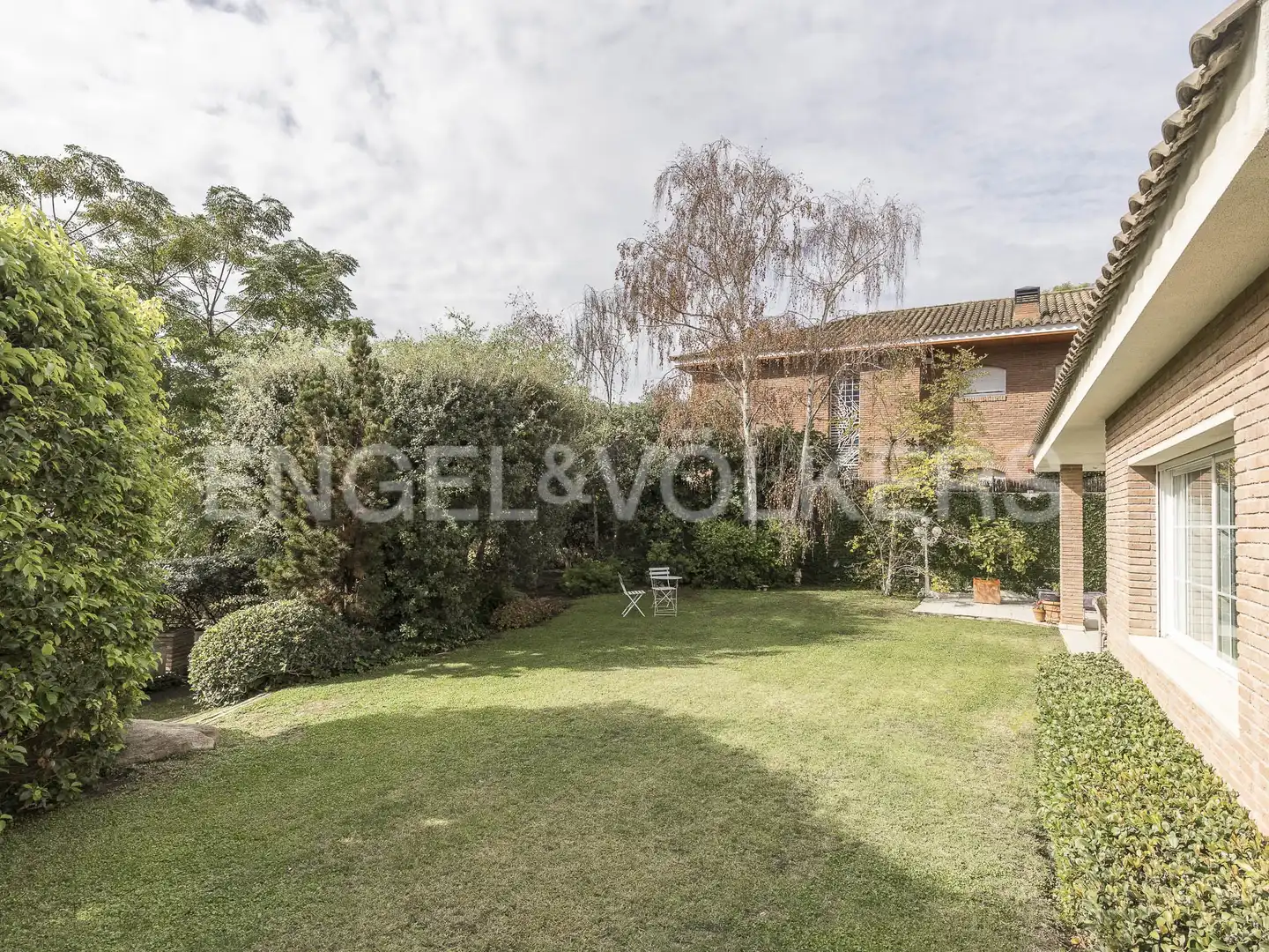 Jardí de Casa o xalet en venda en Sant Just Desvern amb Aire condicionat, Calefacció i Jardí privat