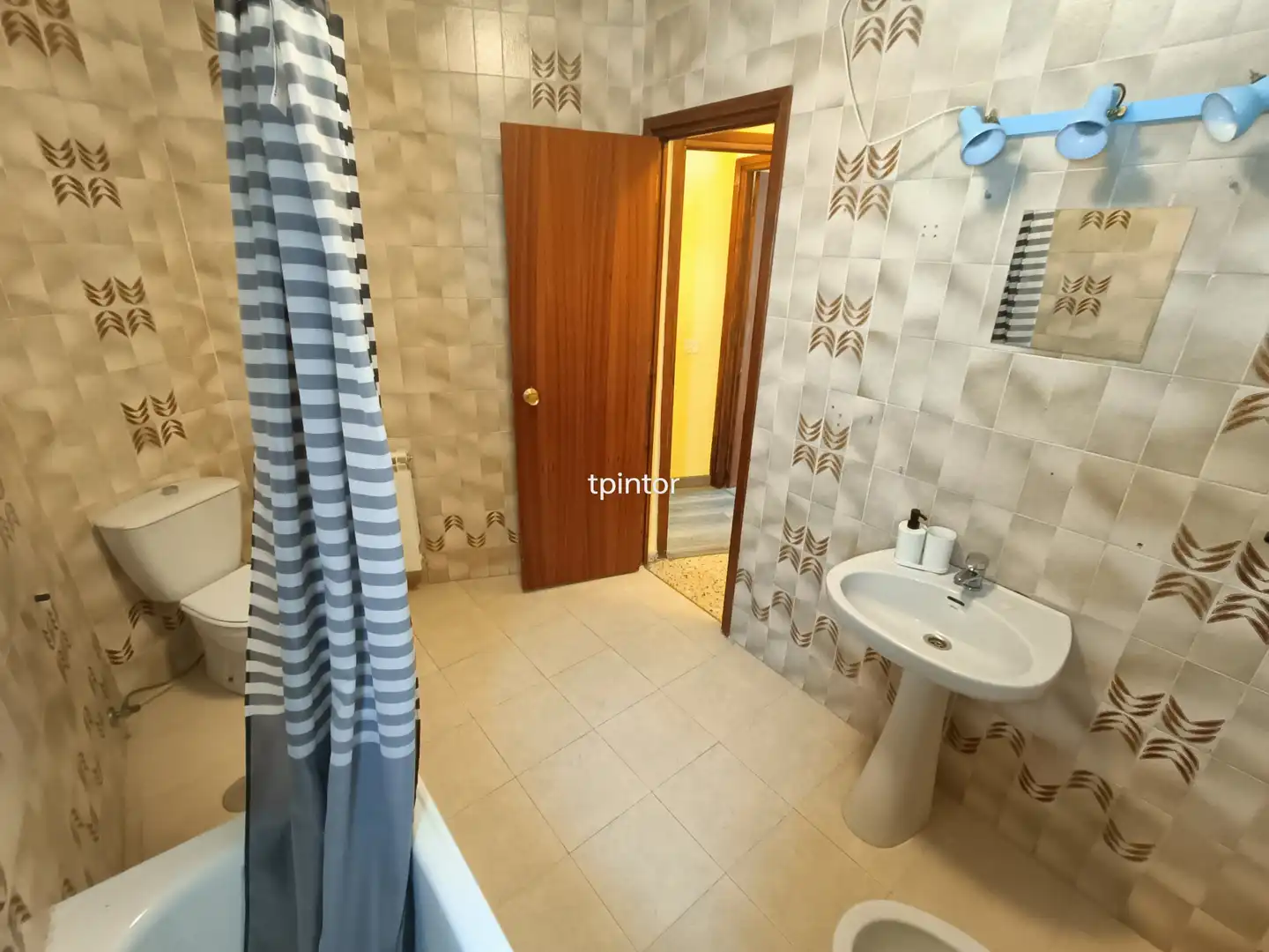 Badezimmer von Wohnung zum Verkauf in Plasencia mit Klimaanlage, Heizung und Parkett