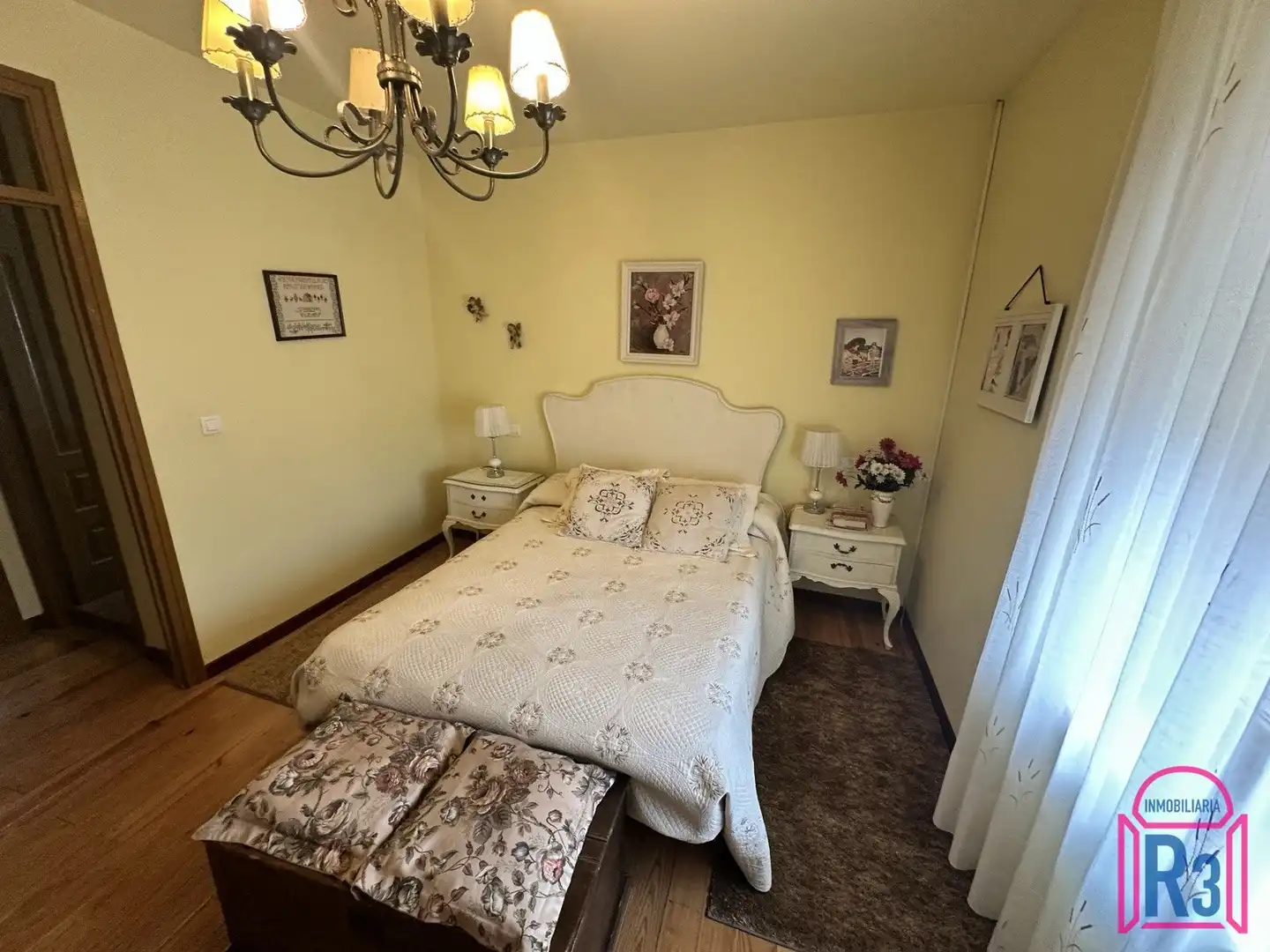Dormitori de Casa o xalet en venda en Matallana de Torío amb Moblat