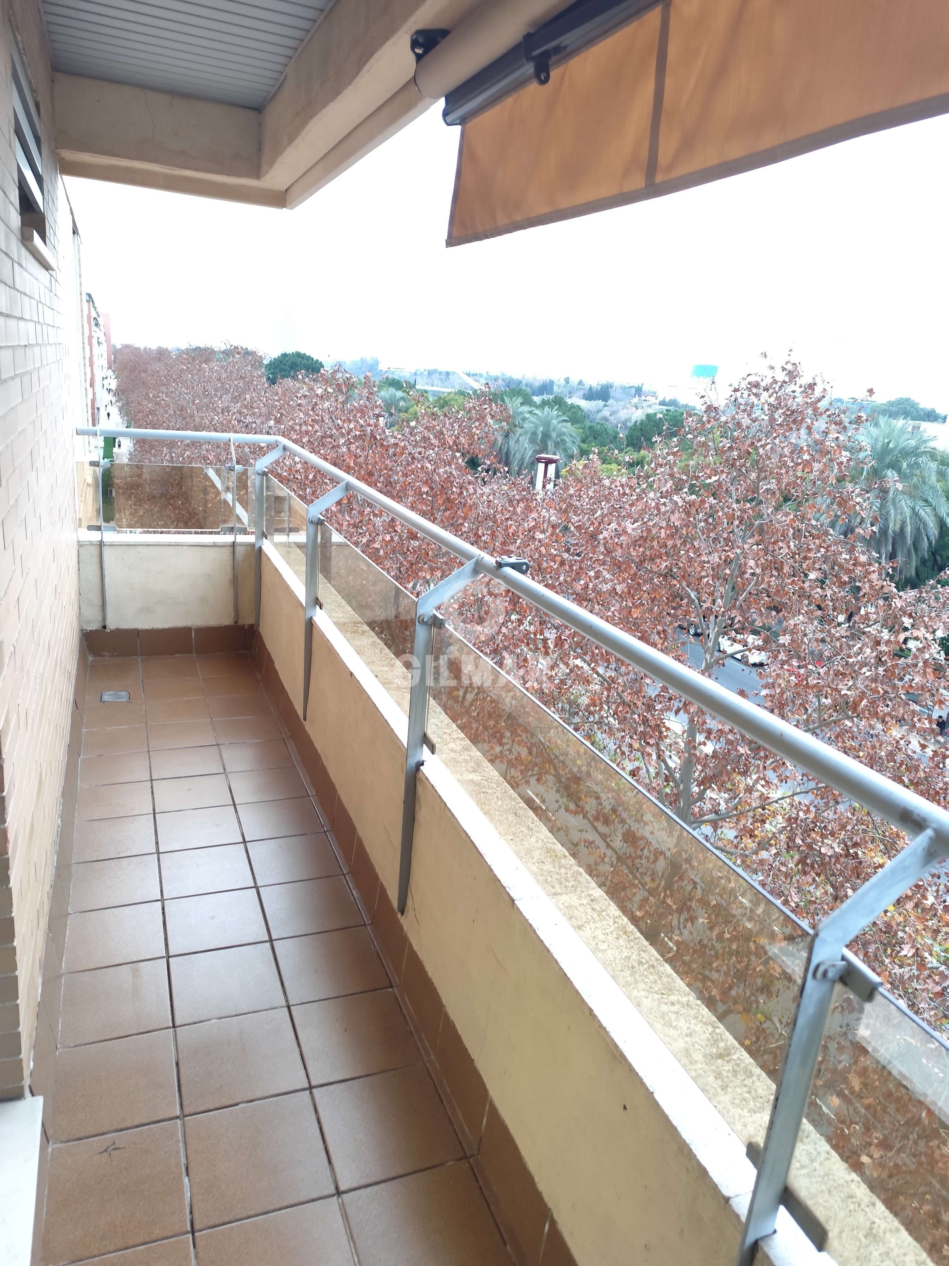 Terrassa de Pis de lloguer en  Sevilla Capital amb Calefacció, Jardí privat i Piscina