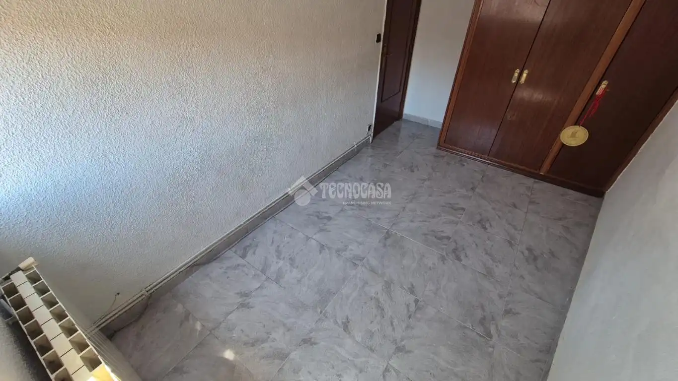 Piso en venta en Madrid con Calefacción y Terraza
