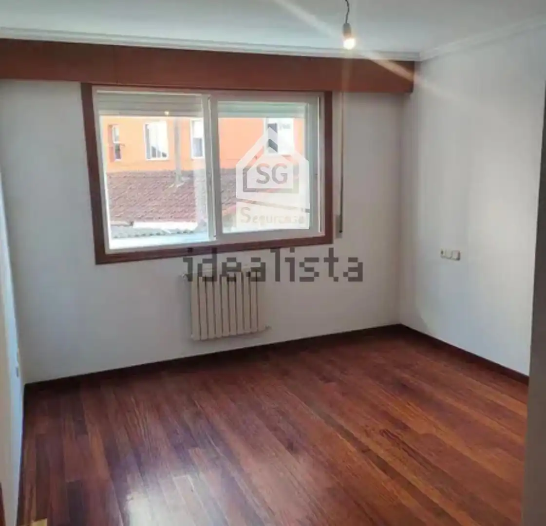 Habitación de Piso en venta en Ourense Capital  con Calefacción