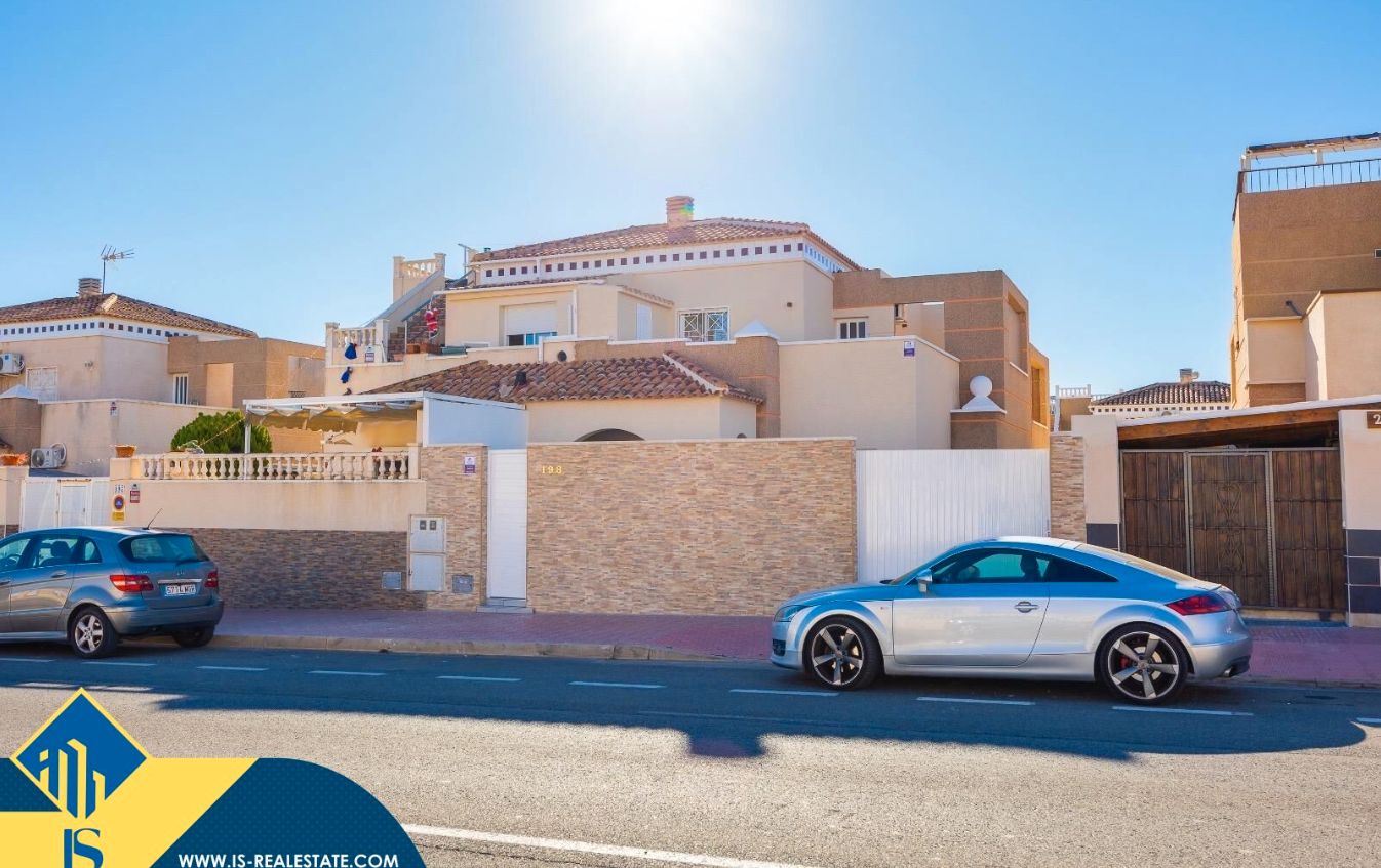 Exterior view of Single-family semi-detached for sale in Torrevieja  with Air Conditioner, Heating and Private garden