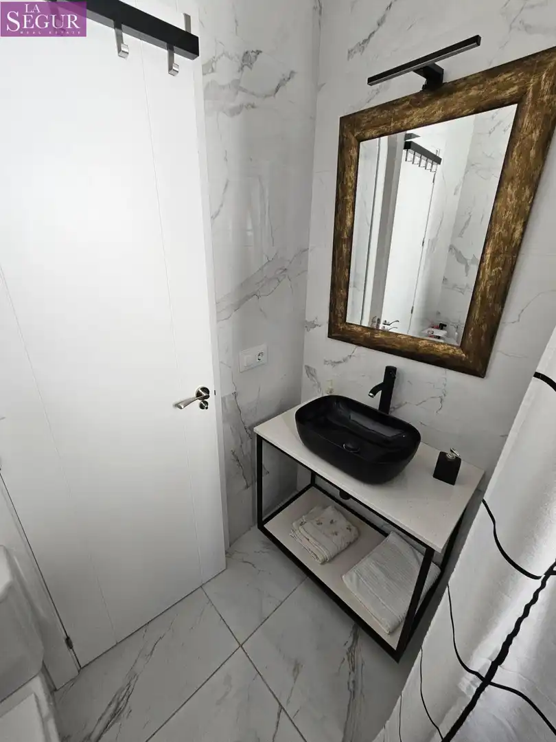 Bany de Apartament en venda en Vejer de la Frontera amb Aire condicionat, Terrassa i Balcó