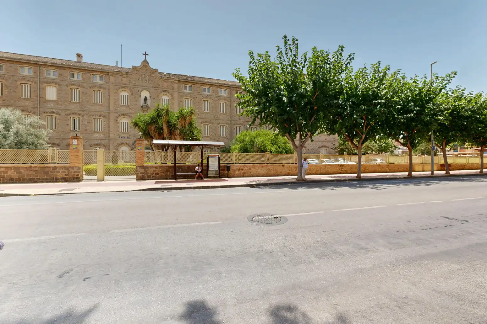 Vista exterior de Casa adosada en venda en Cartagena amb Aire condicionat i Jardí privat