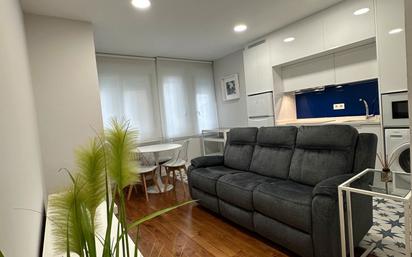 Living room of Apartment to rent in Santiago de Compostela   with Heating, Parquet flooring and Furnished