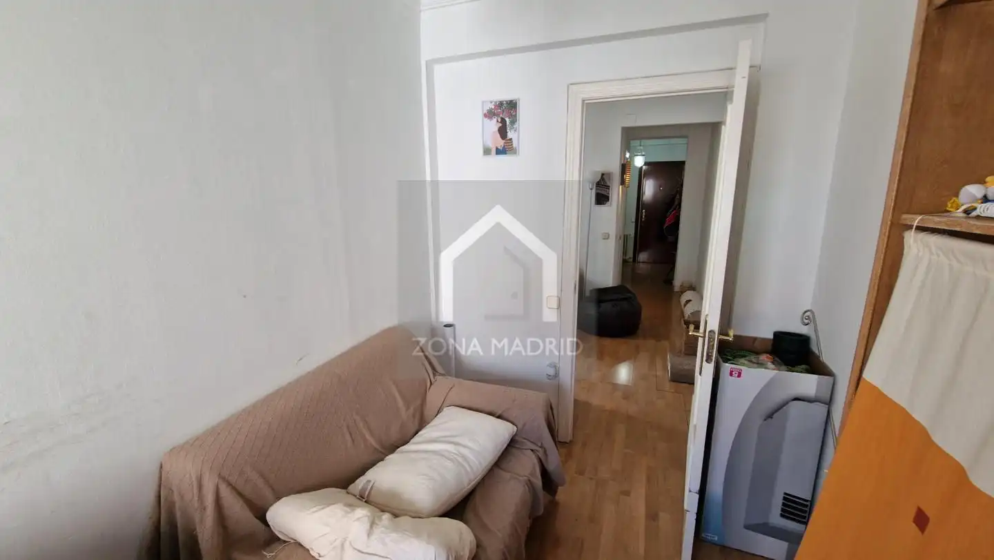 Bedroom of Flat for sale in Madrid  with Furnished