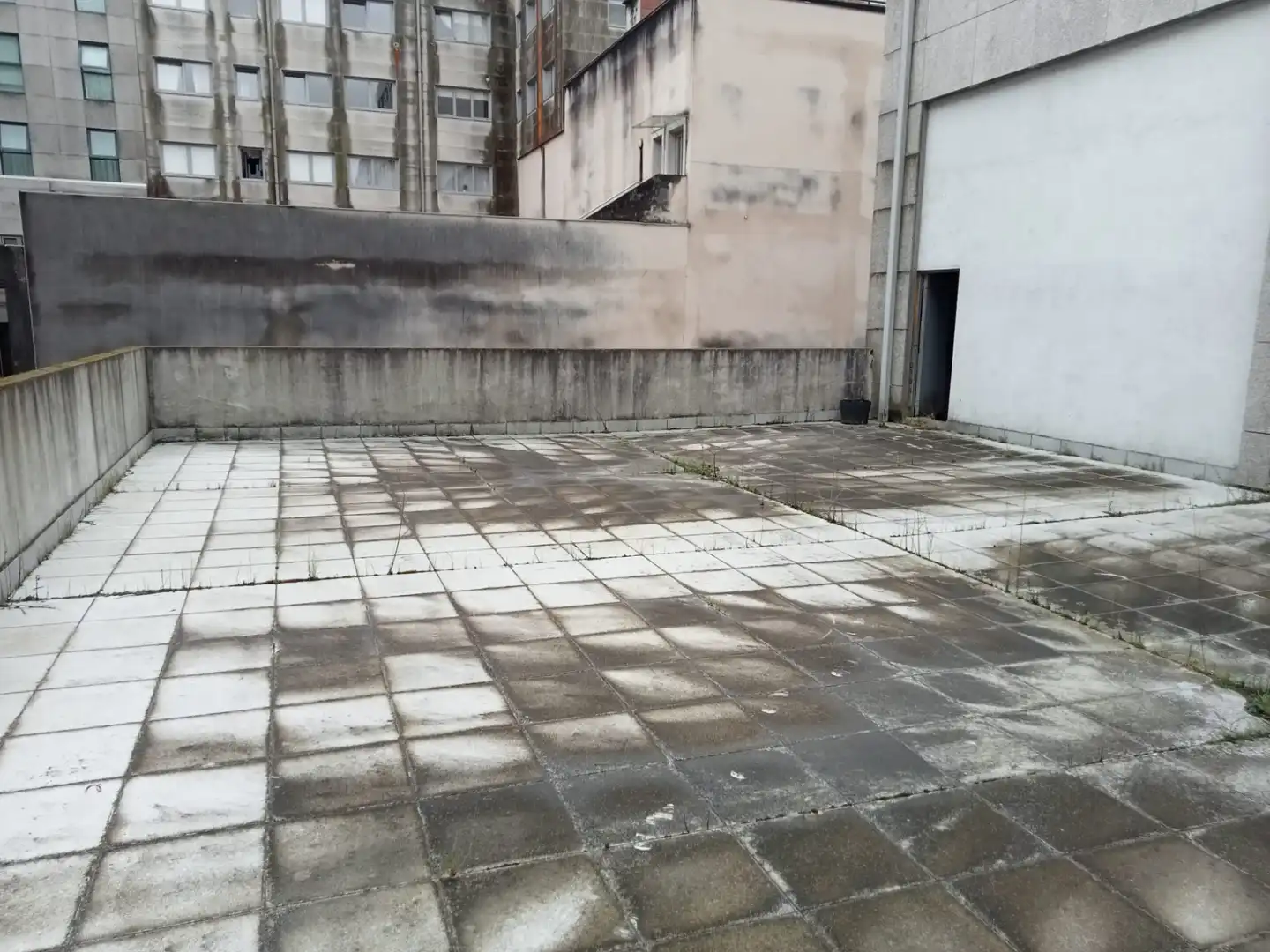 Vista exterior de Planta baixa en venda en Santiago de Compostela  amb Jardí privat i Balcó