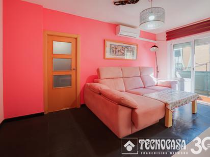 Living room of Flat for sale in Sant Adrià de Besòs  with Air Conditioner, Heating and Oven