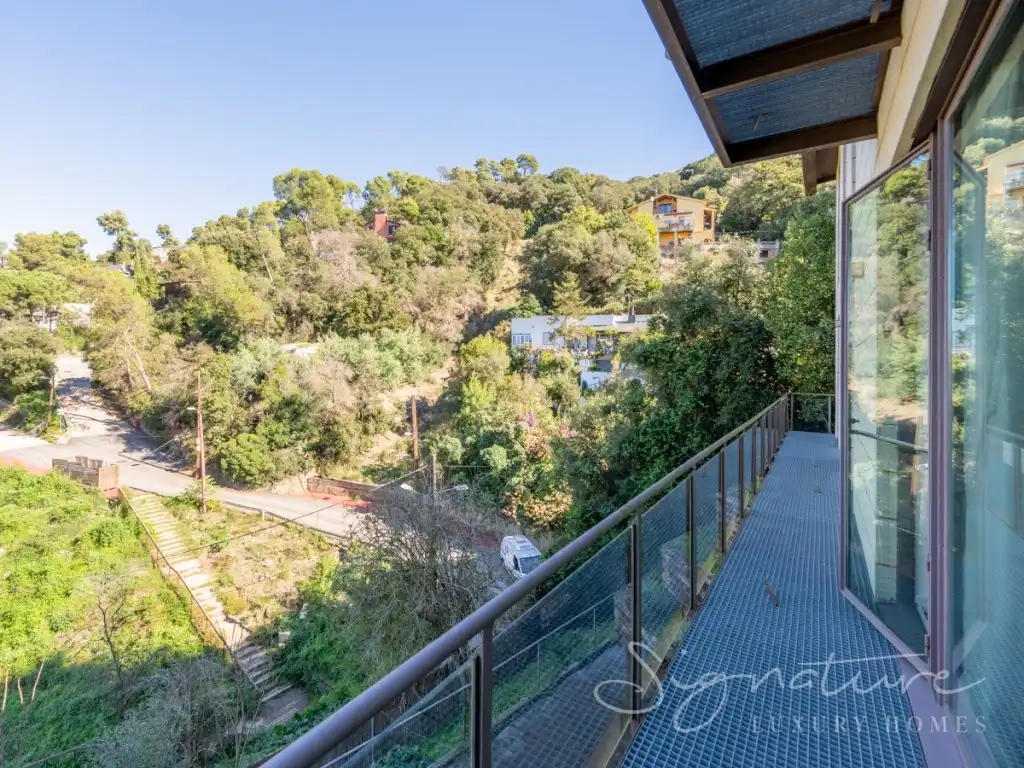 Vista exterior de Casa o xalet en venda en Barcelona amb Aire condicionat