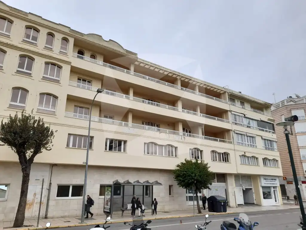 Außenansicht von Garage zum Verkauf in Badajoz