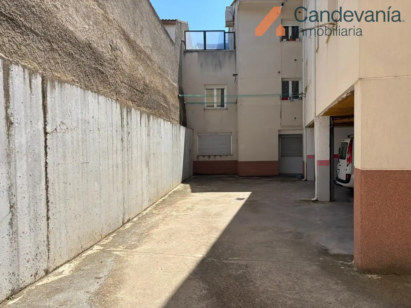 Parking de Piso en venta en San Mateo de Gállego con Calefacción y Trastero