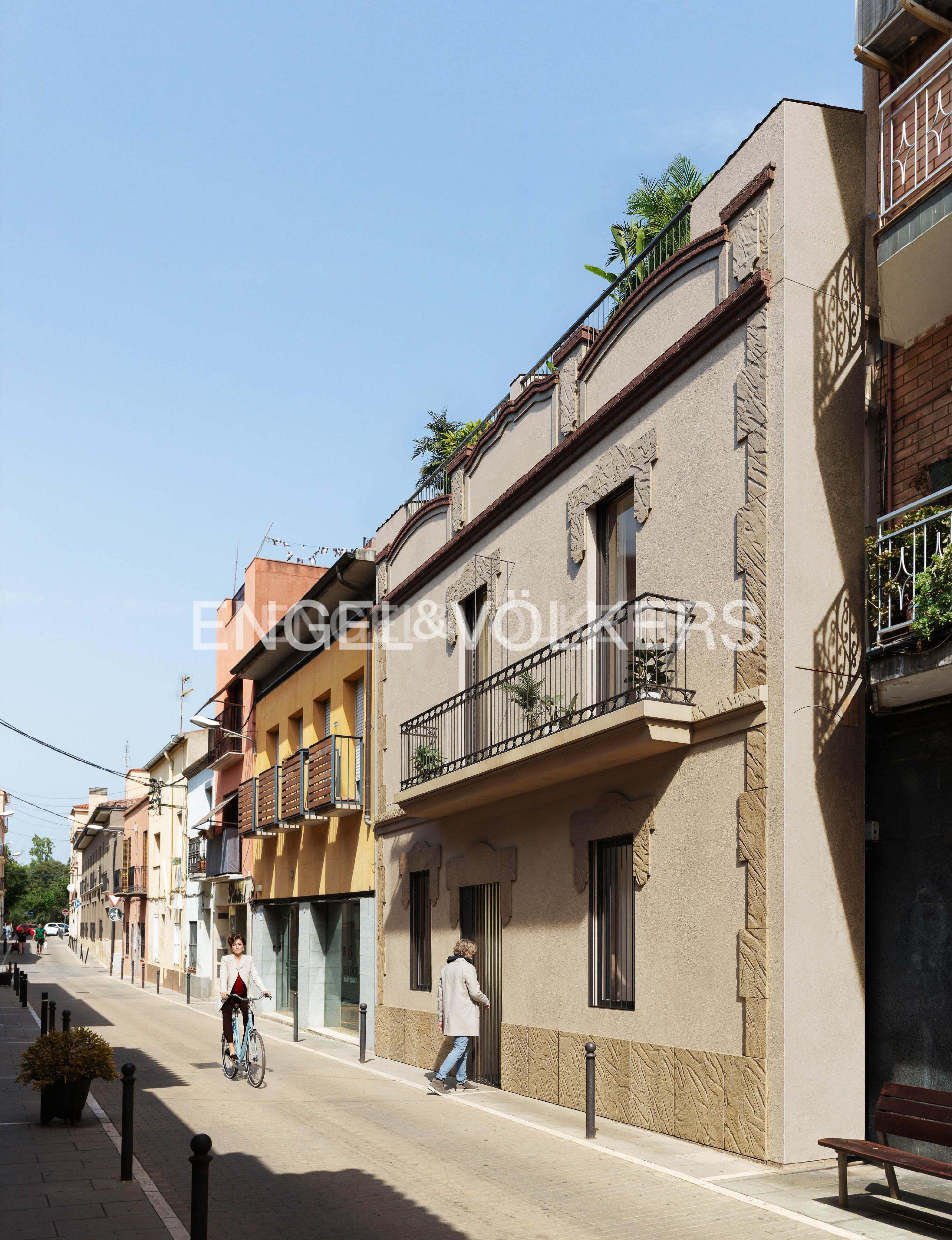 Exterior view of Single-family semi-detached for sale in Sant Cugat del Vallès  with Air Conditioner, Heating and Private garden