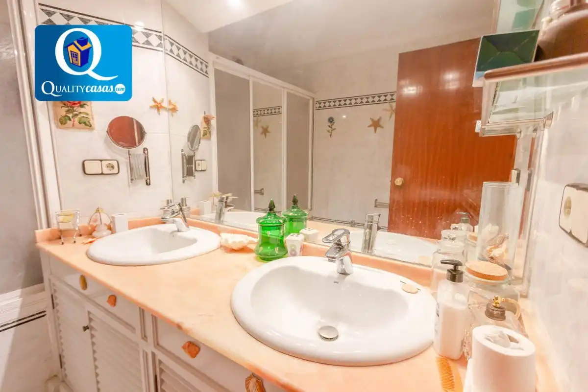 Bany de Apartament en venda en Alicante / Alacant amb Aire condicionat, Calefacció i Terrassa