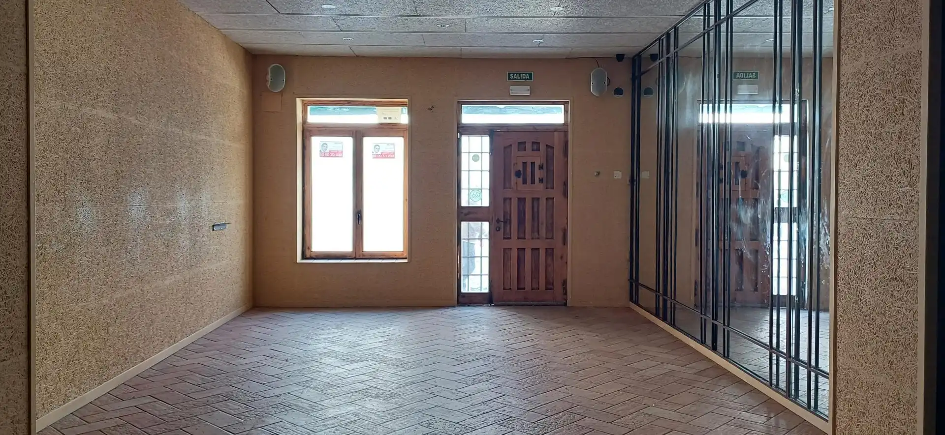 Business premises for sale in 44 Calle Juan Relinque, imagen 3