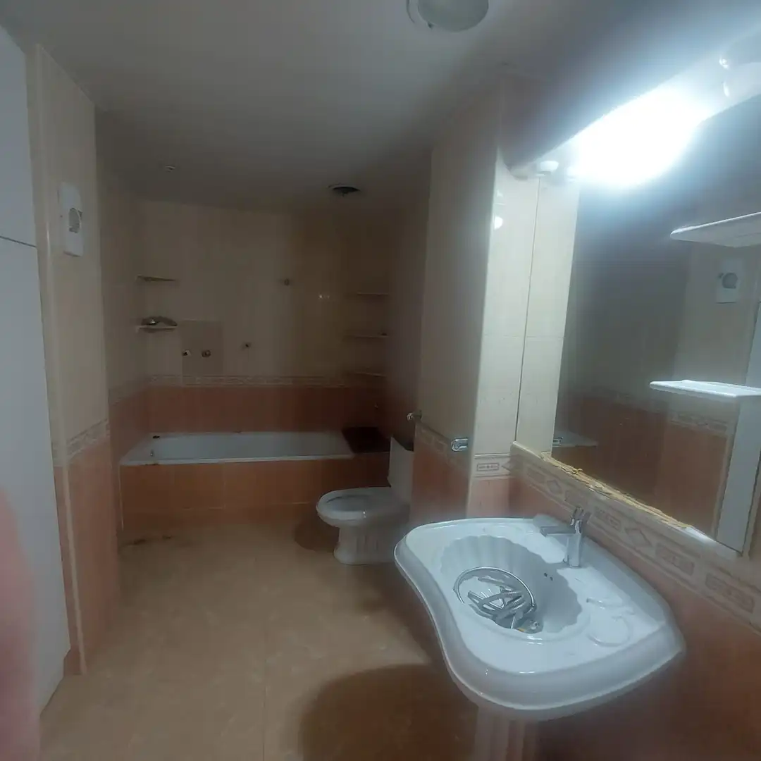 Baño de Piso en venta en Gavà con Aire acondicionado, Terraza y Horno