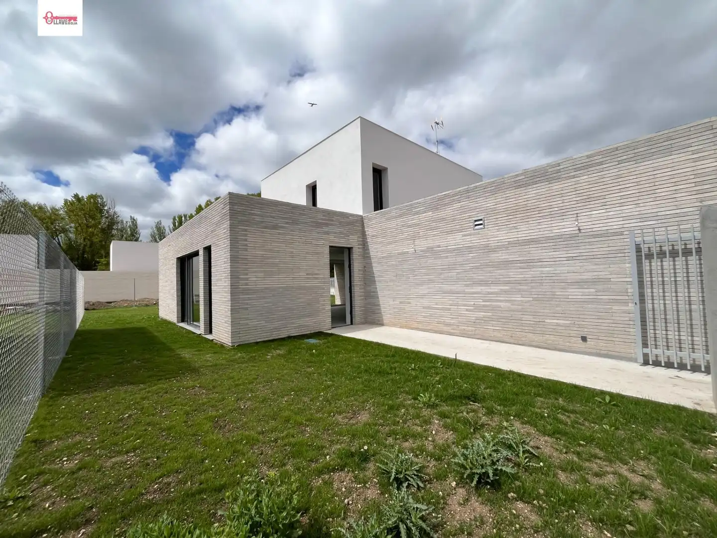 Vista exterior de Casa o xalet en venda en Burgos amb Calefacció, Jardí privat i Terrassa