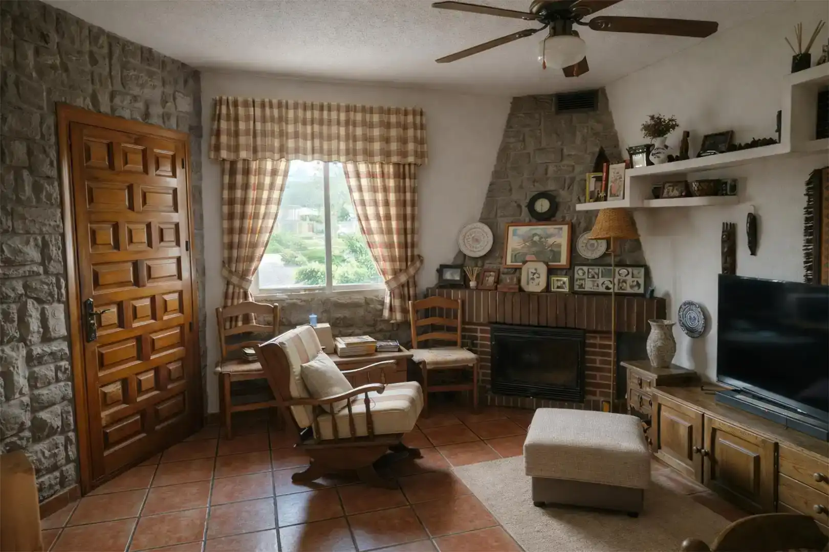 Sala d'estar de Casa o xalet en venda en Moralzarzal amb Jardí privat, Traster i Piscina